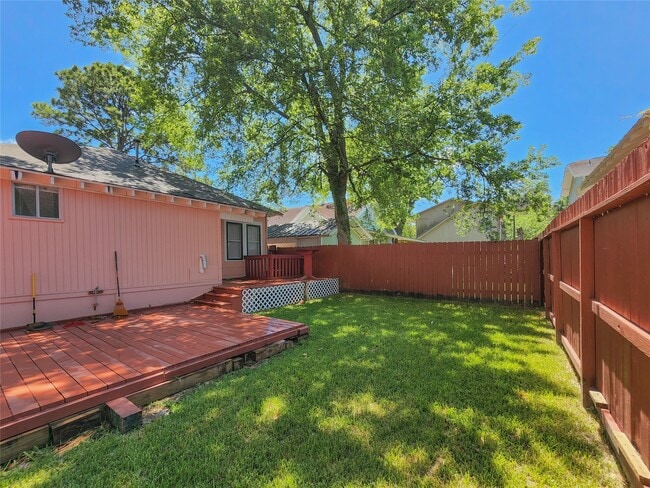 Building Photo - 747 E 18th St