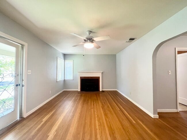 Building Photo - Charming 3 bedroom 2 bath home in Sacramento!