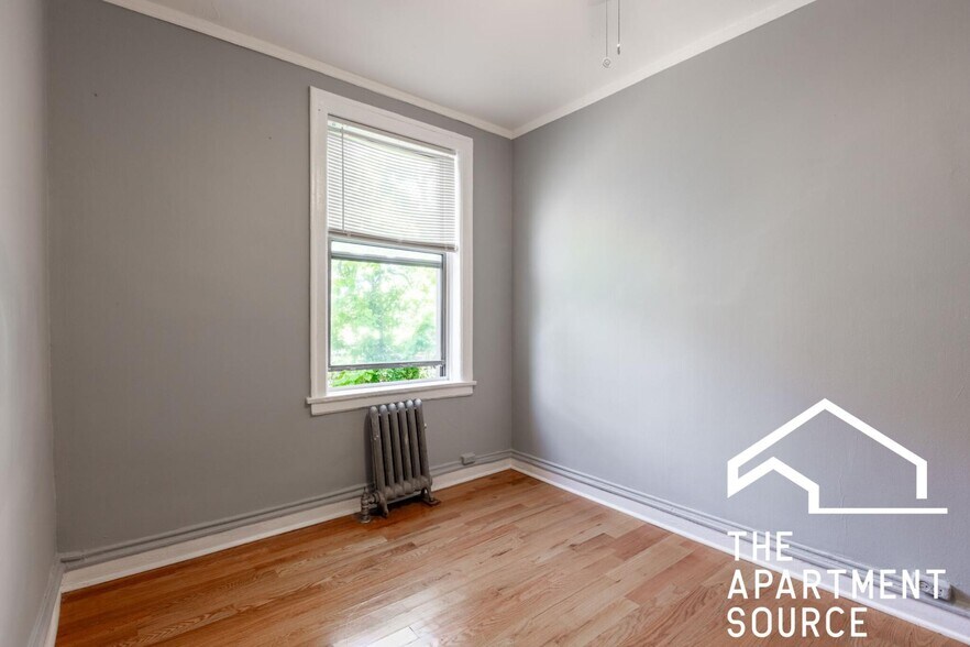 Building Photo - 1367 W Estes Ave