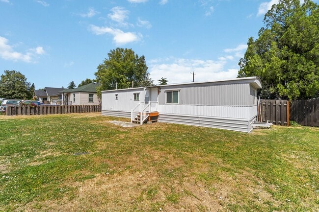 Building Photo - 2 Bed 1 Bath Single Family Home in Spokane...