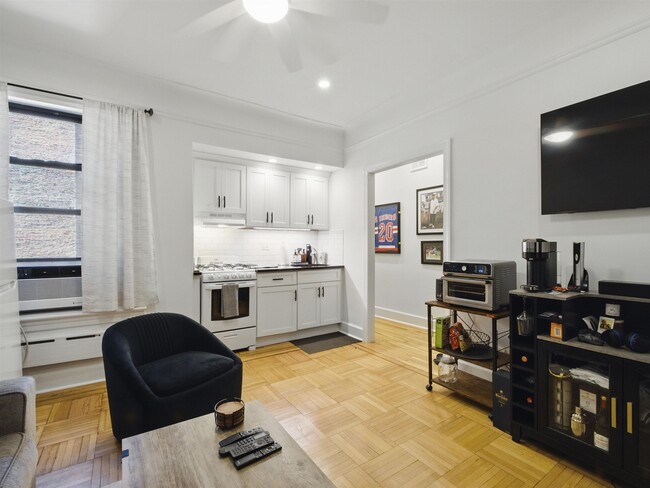 Primary Photo - 1055 JFK Blvd E