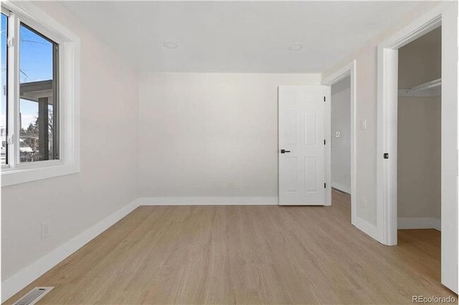Building Photo - 5423 Saulsbury Ct