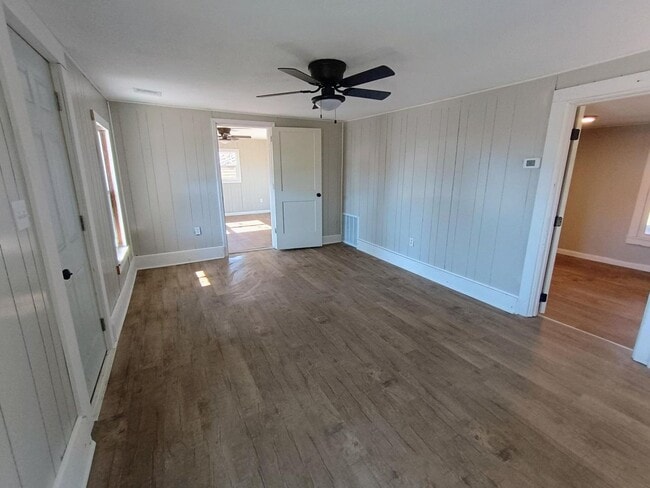 Building Photo - 2 Bed Home in Lamar – Feels Like Home