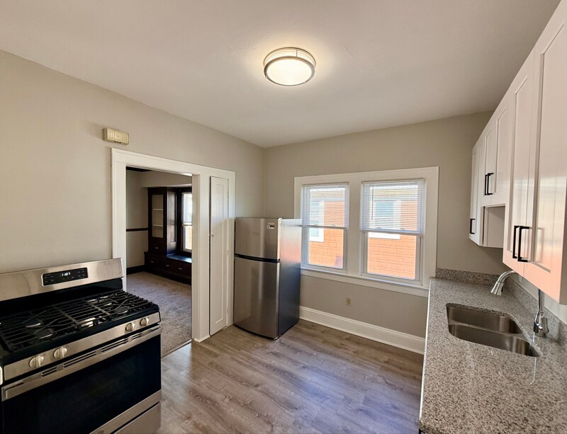 Building Photo - 2163 Chesterland Ave