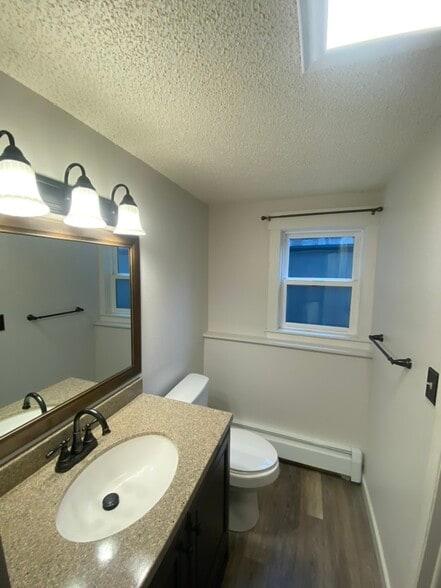 Building Photo - 520 N 11th Ave