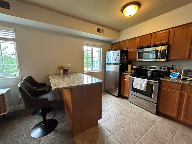 Building Photo - $1,100 | 1 Bedroom, 1 Bathroom Condo | No ...