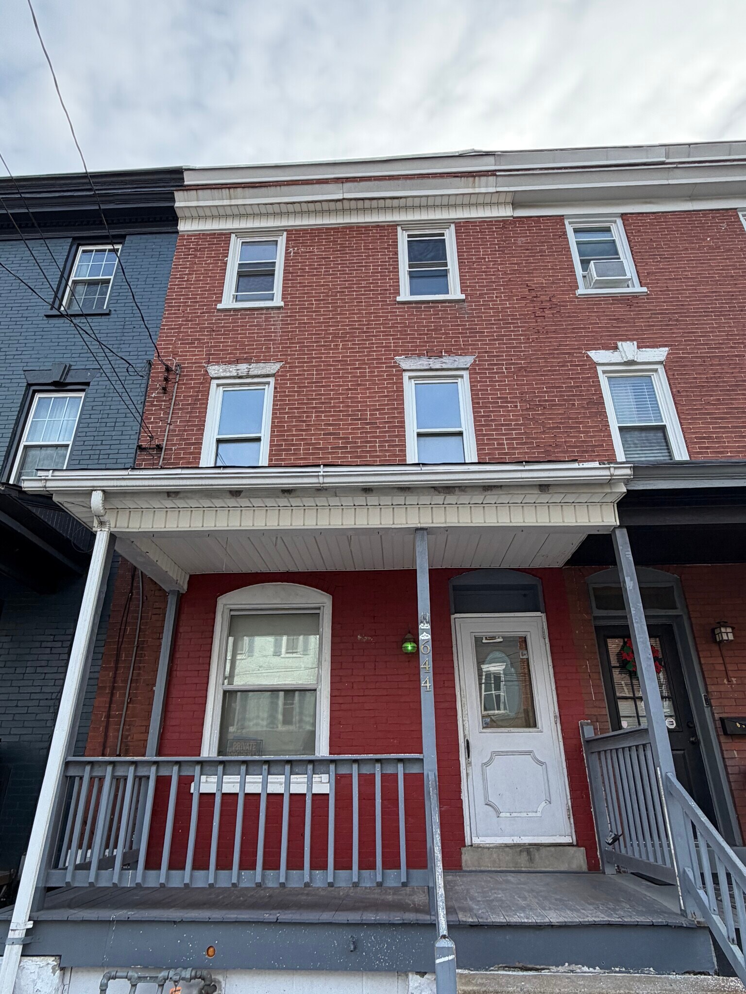 Building Photo - 644 E Madison St