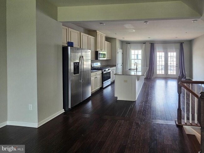 Building Photo - 251 Compass Dr