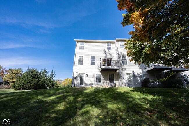 Building Photo - 9009 Mercer Dr