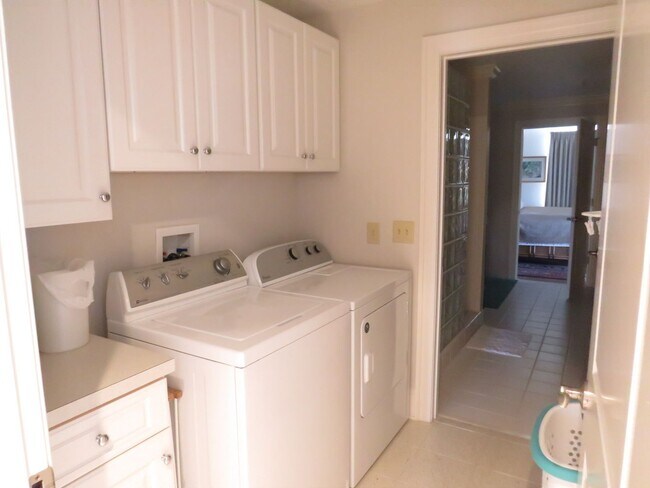 Building Photo - Harborside Club at 70W