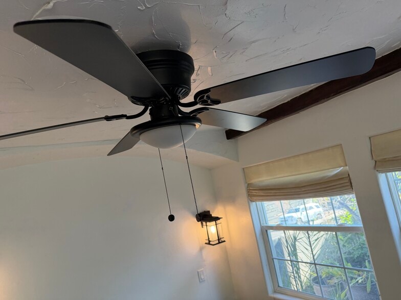 Building Photo - 12621 Victoria Ave