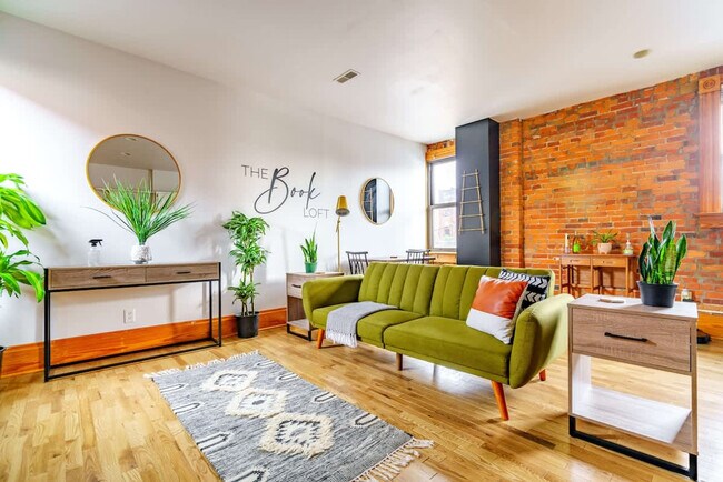 Primary Photo - 1180 N High St