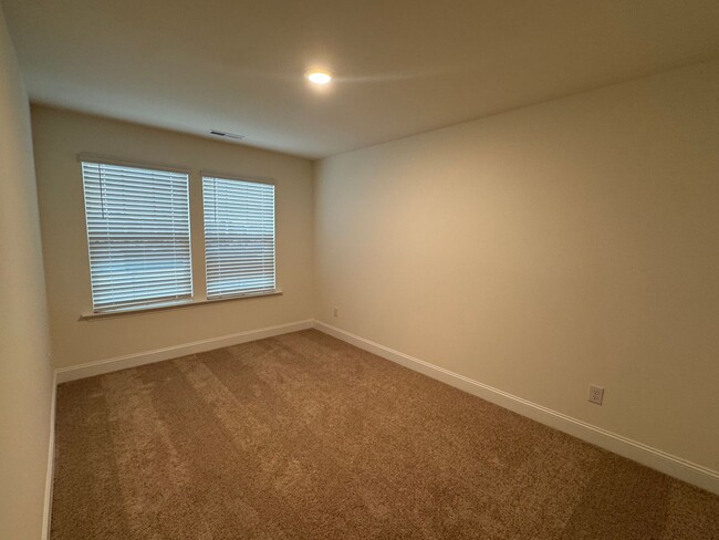 Building Photo - *Move In Special* 3 Bedroom | 2.5 Bathroom...