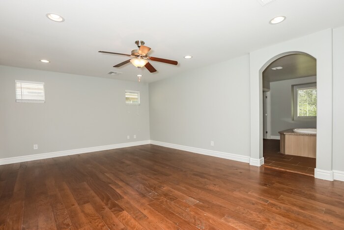 Building Photo - 1063 S Agnes Ln