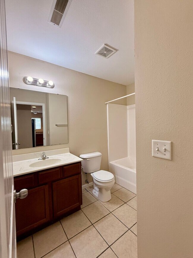 Building Photo - 1572-MF2-E4