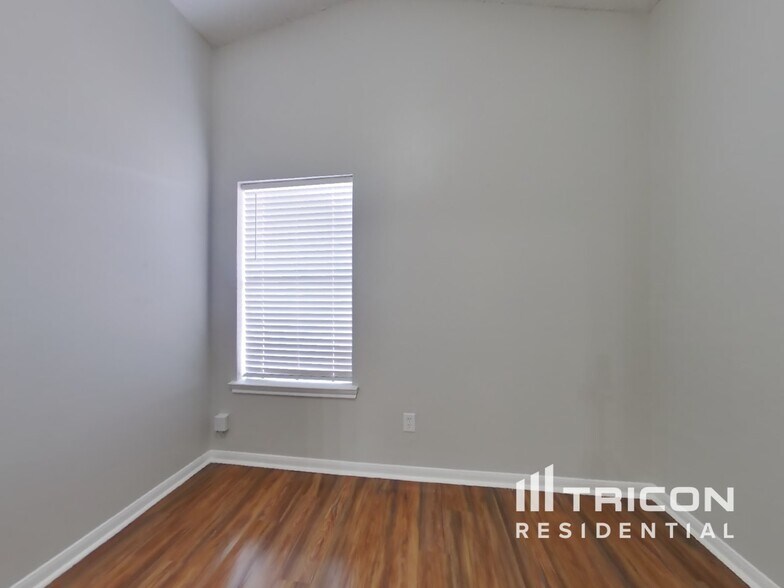 Building Photo - 3142 Boynton Dr