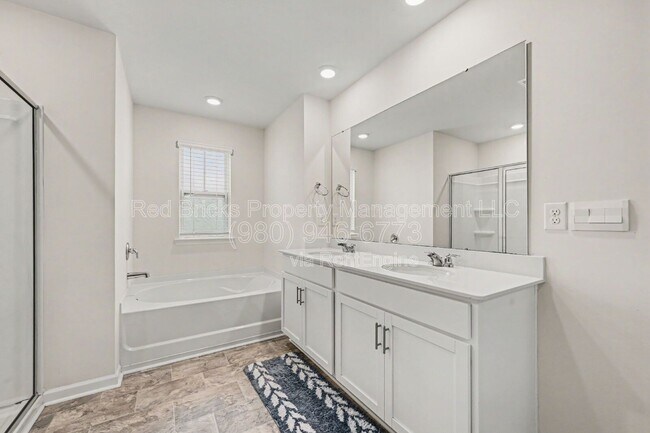 Building Photo - 10749 Adair Wds Dr