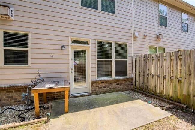 Building Photo - 2249 Knoxhill View