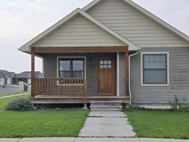 Primary Photo - 3704 N Benton Ave