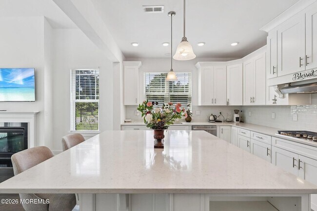 Building Photo - 2 Dogleg Ln