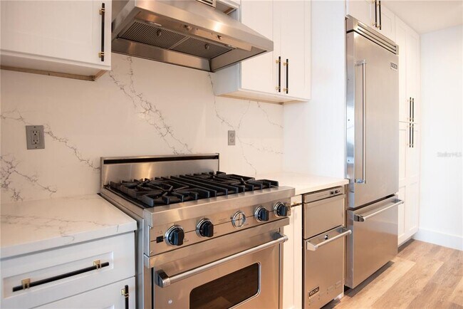 Building Photo - 1208 E Kennedy Blvd