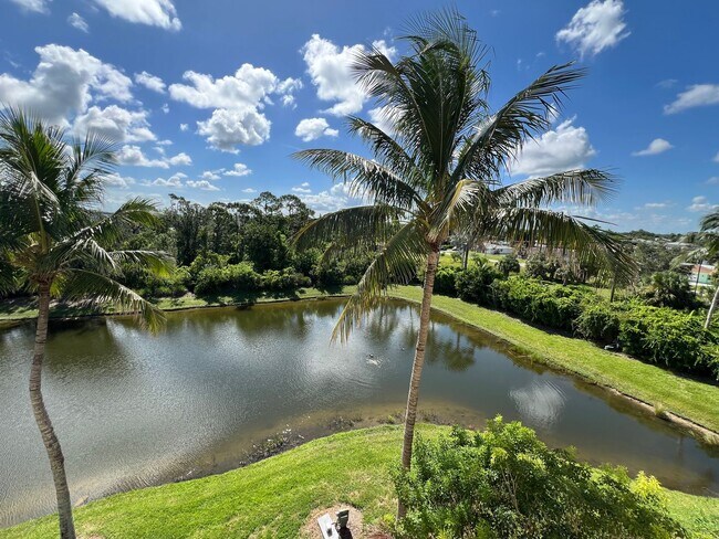 Building Photo - Furnished/Short Term Rental ** Available 5/1/26 ** 3 Bed/2 Bath Condo ** Punta Gorda ** $2,750/mo...