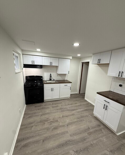 Building Photo - 628 Church St