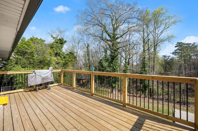 Building Photo - 3 Bedroom Lake Home In Gainesville!