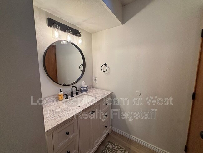 Building Photo - 2340 N Plateau Dr