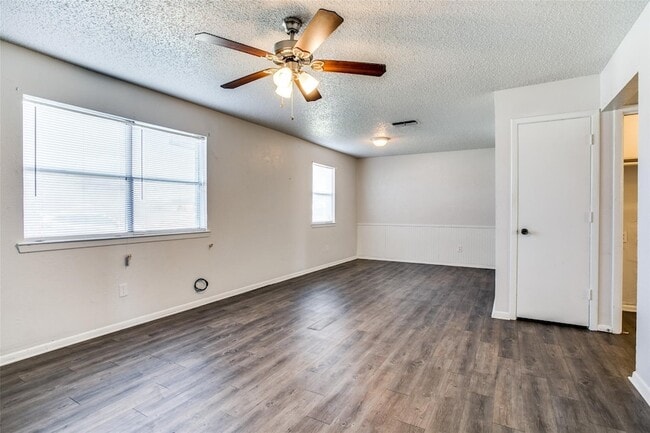 Building Photo - 105 Peach St