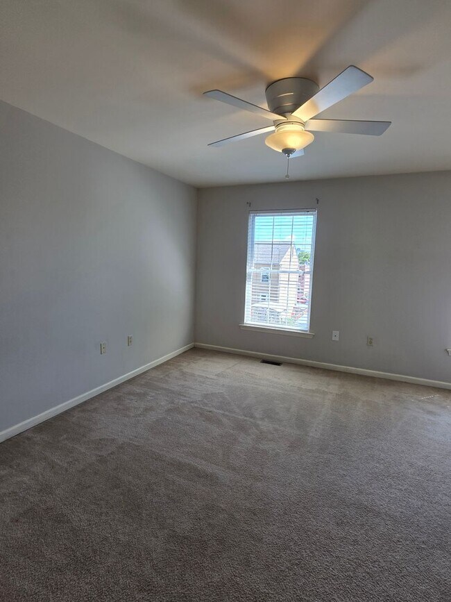 Building Photo - Browntown Twin Home