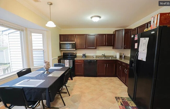 Building Photo - 6724 Fairpines Rd