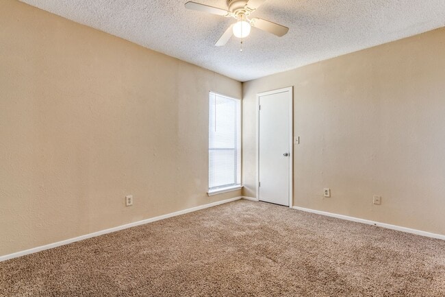 Building Photo - 3022 Forest Ln