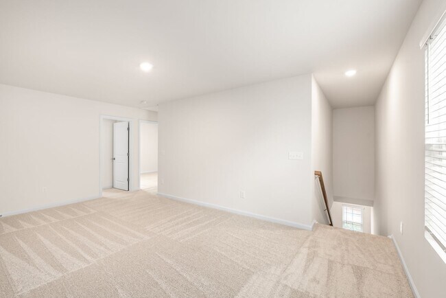 Building Photo - Move-in Ready 5 Bedroom Home!