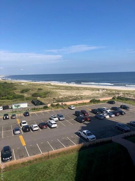 Building Photo - 2 Richmond Rd