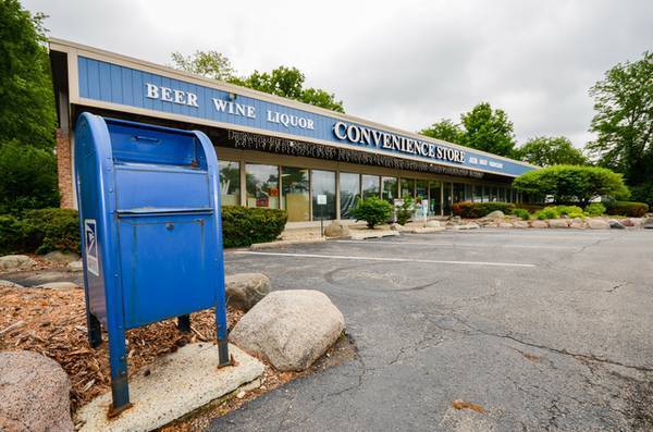 Building Photo - 5820 Oakwood Dr