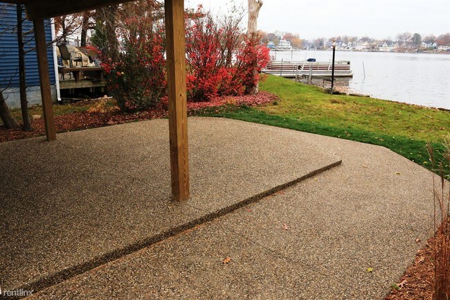 Building Photo - 2 br, 1.5 bath House - 121 N North Shore Dr