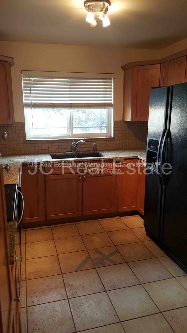 Building Photo - 1215 S Jackson St