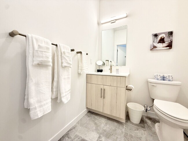 Building Photo - 501 N Perth St