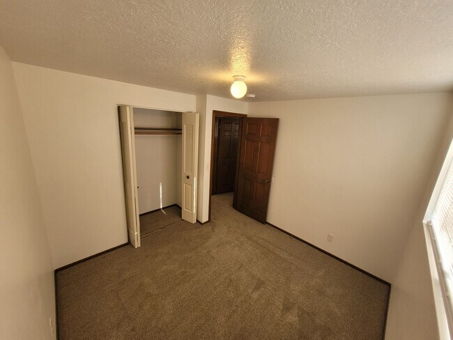 Building Photo - 4645 Reimann St NE