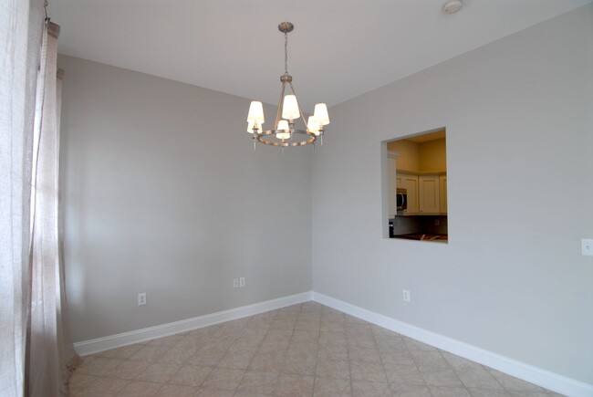 Building Photo - Downtown City Living Spacious 1 bedroom 1 ...