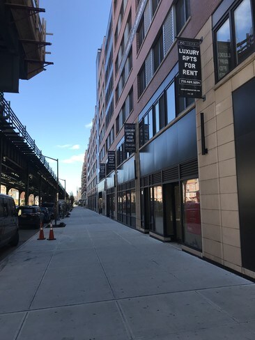 Building Photo - Astoria Central
