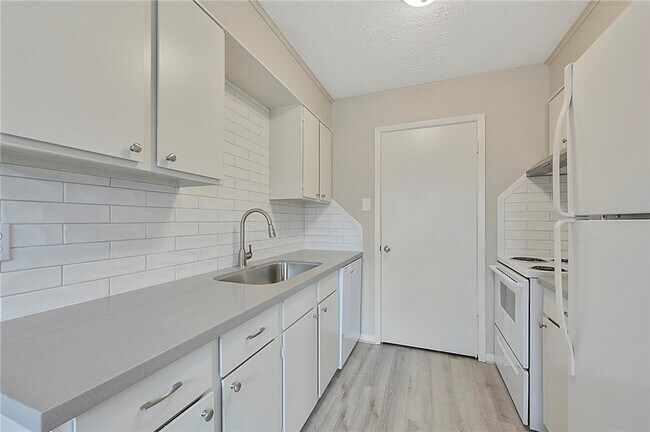 Building Photo - 805 San Benito Dr