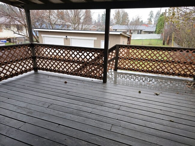Building Photo - Beautiful Renovated 4 bedroom home For Ren...