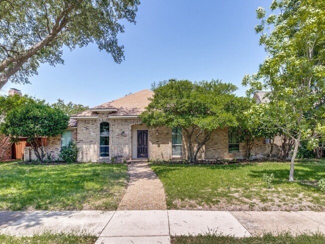 Primary Photo - 207 Hemlock Dr