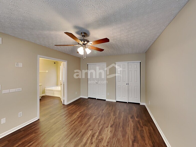 Building Photo - 2490 Delowe St