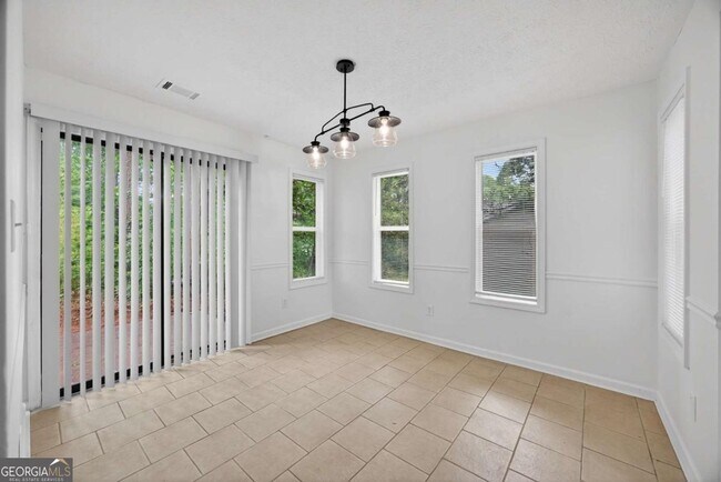 Building Photo - 6898 Babbling Brook Dr