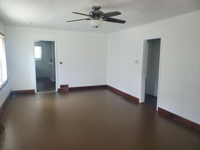 Building Photo - Single family home in College area