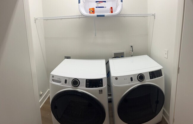 Building Photo - 853 Saddle Ridge Rd