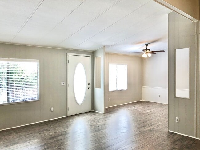 Building Photo - Awesome Updated Single Story in The Darling "Farm" Community of Wildomar, Close to Everything, bu...